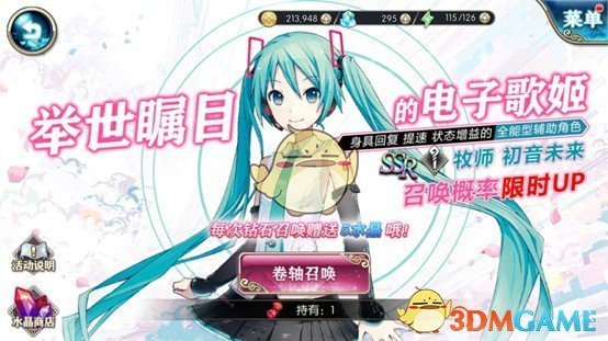 男孩钻进路边纸箱内险被车辆轧上